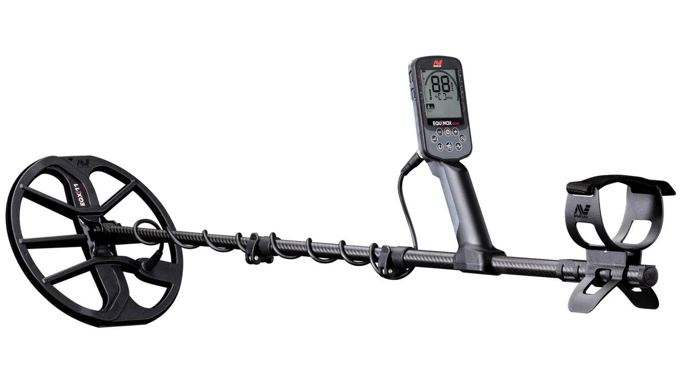 بطاقة مواصفات توضيحية وليست صورة الجهاز — Minelab EQUINOX 900
